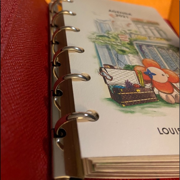 Authentic Louis Vuitton Small Ring Agenda in Epi Leather - Picture 6 of 12